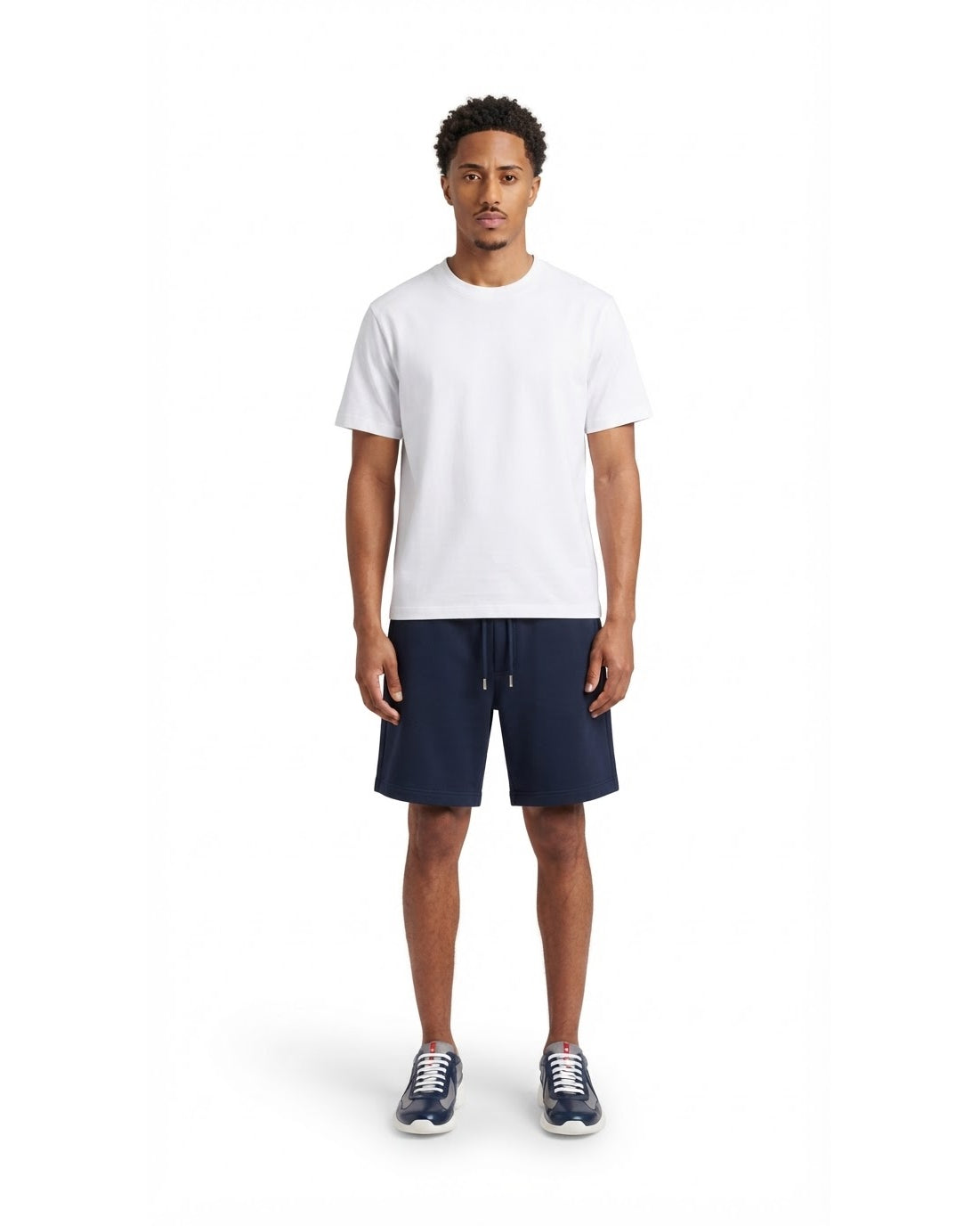 Ensemble T-shirt Blanc & Short Marine + Baskets