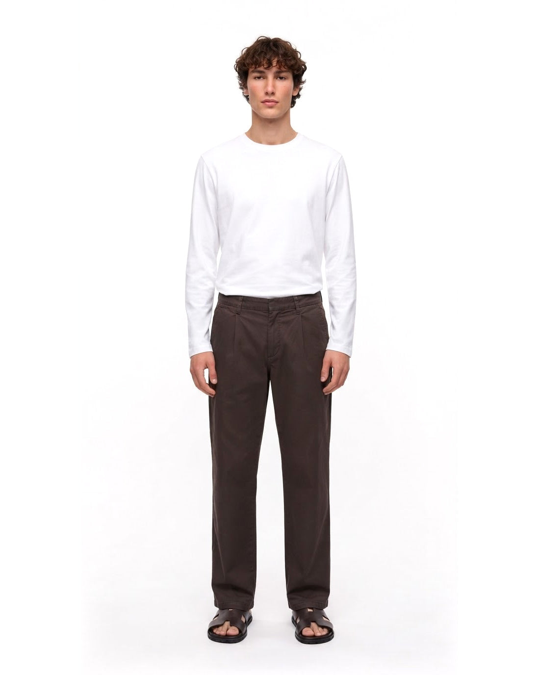 Ensemble T-shirt Manches Longues Blanc & Pantalon Marron + Sandales