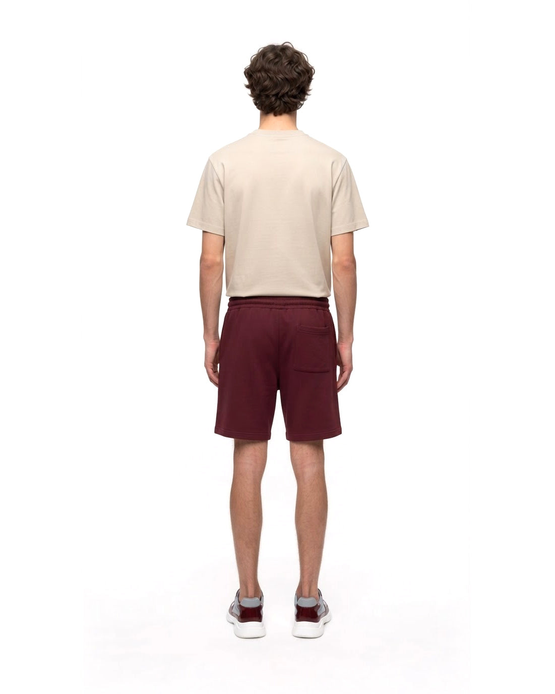 Ensemble T-shirt Beige & Short Bordeaux + Baskets