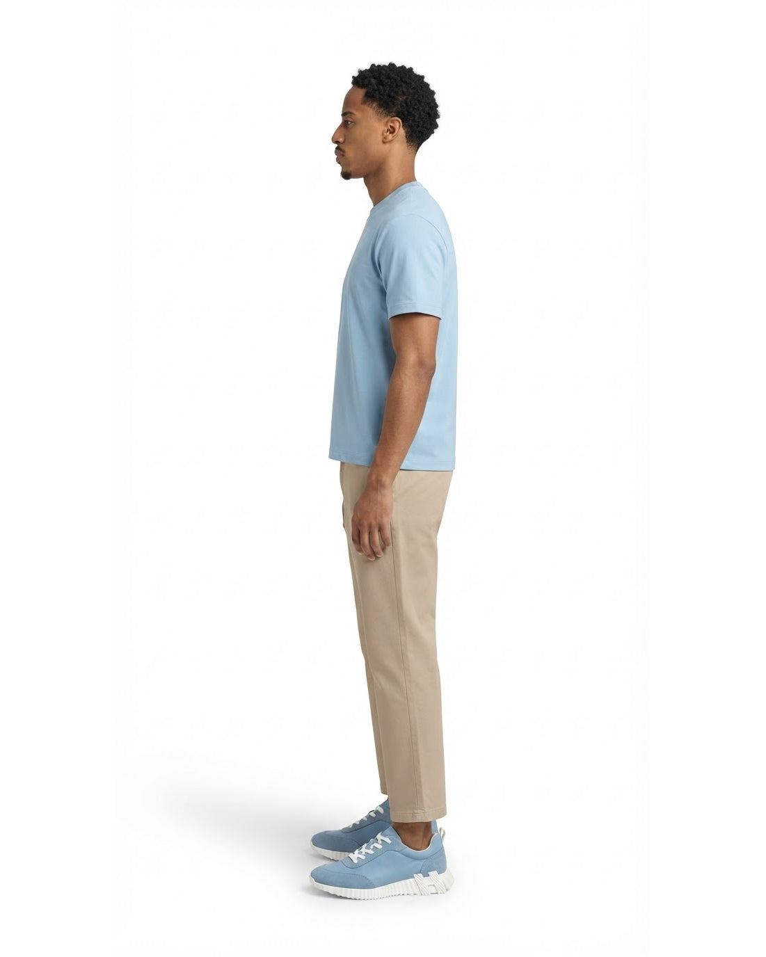 Ensemble T-shirt Bleu Ciel & Pantalon Beige + Baskets