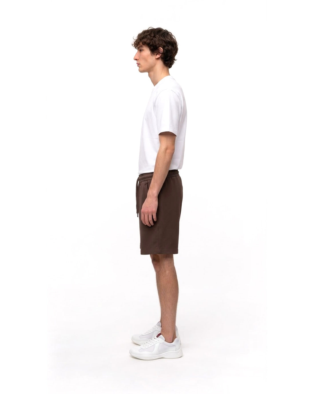 Ensemble T-shirt Blanc & Short Marron + Baskets