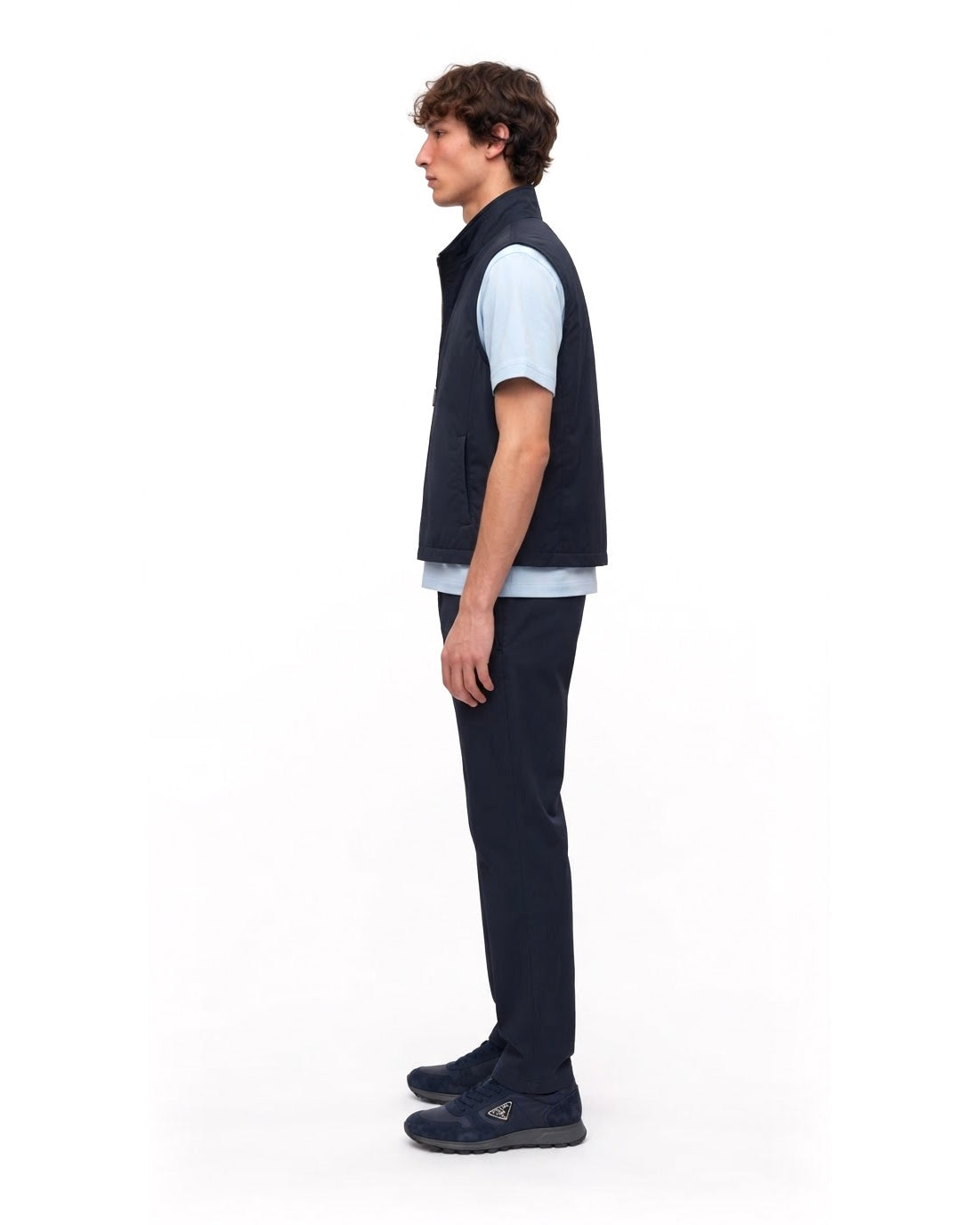 Ensemble Gilet Sans Manches Marine, T-shirt Bleu Ciel & Pantalon Marine + Baskets