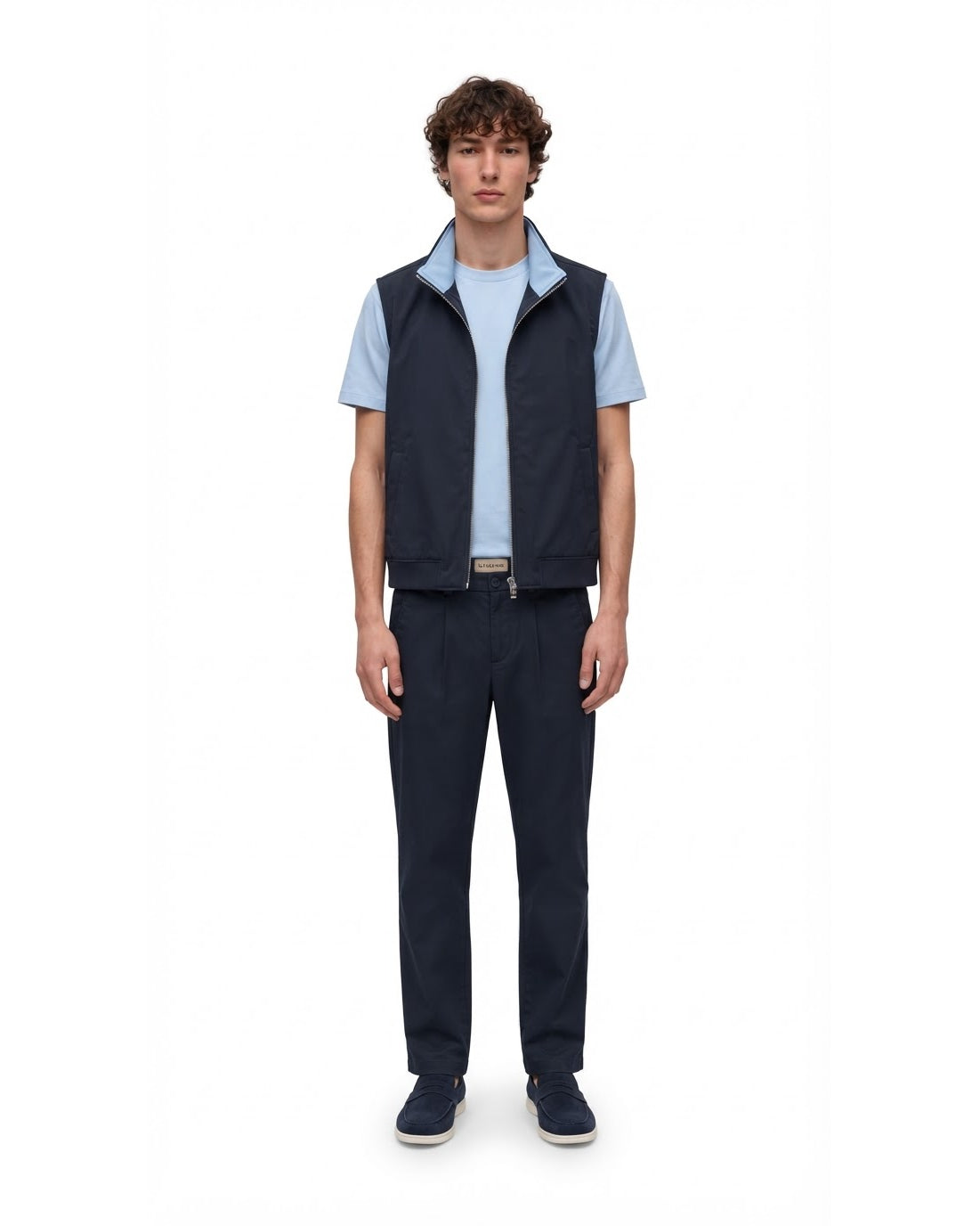 Ensemble Gilet Sans Manches Marine, T-shirt Bleu Ciel & Pantalon Marine + Baskets
