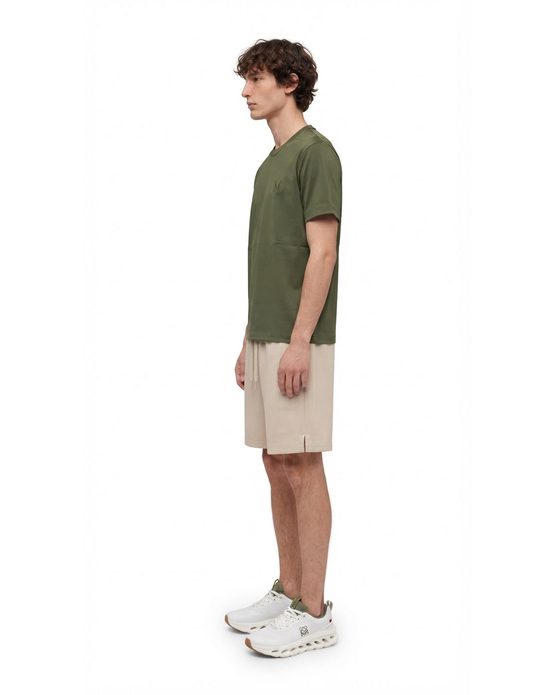 Ensemble T-shirt Kaki & Short Beige + Baskets