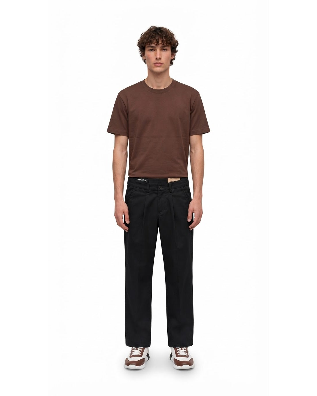Ensemble T-shirt Marron & Pantalon Noir + Baskets