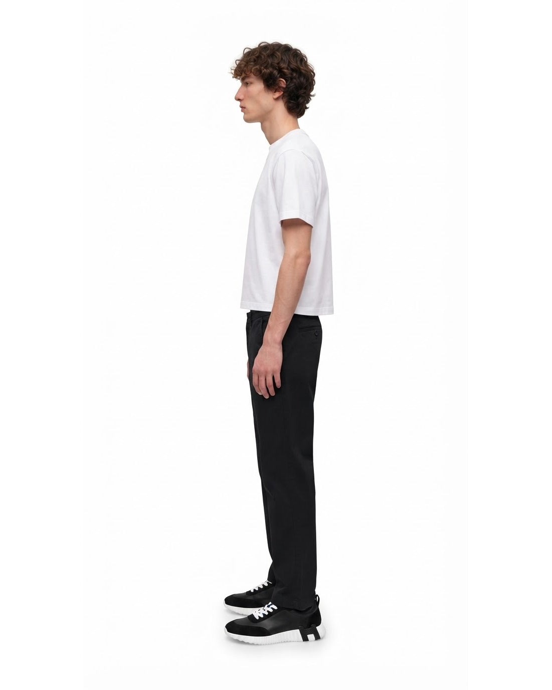 Ensemble T-shirt Blanc & Pantalon Noir + Baskets