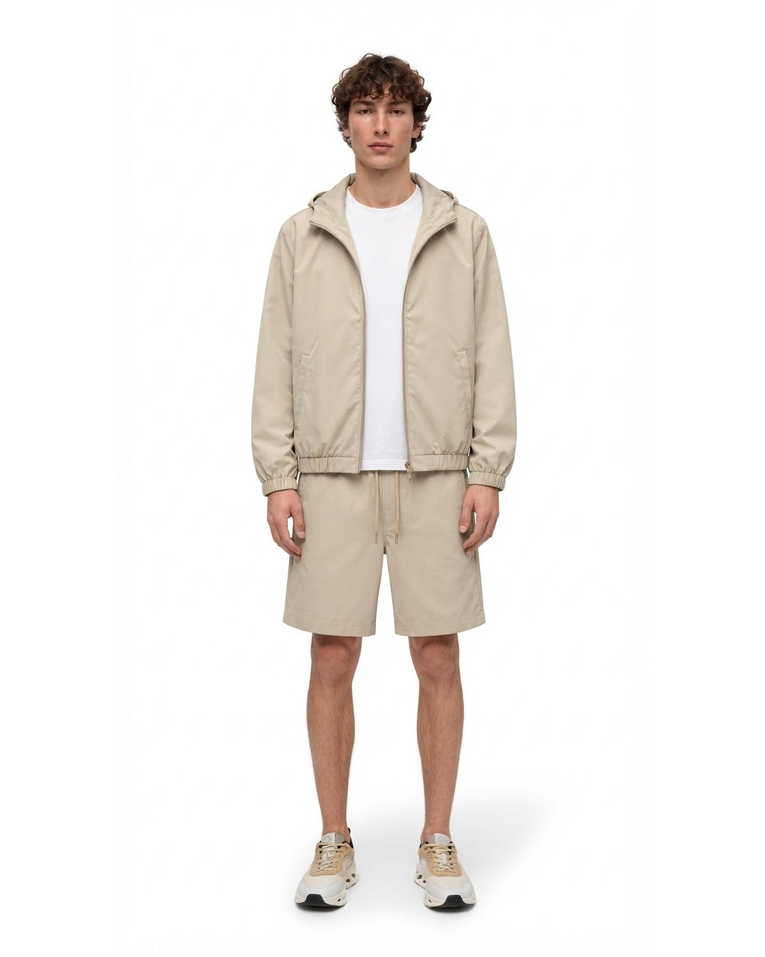Ensemble Veste à Capuche Beige & Short Beige + Baskets