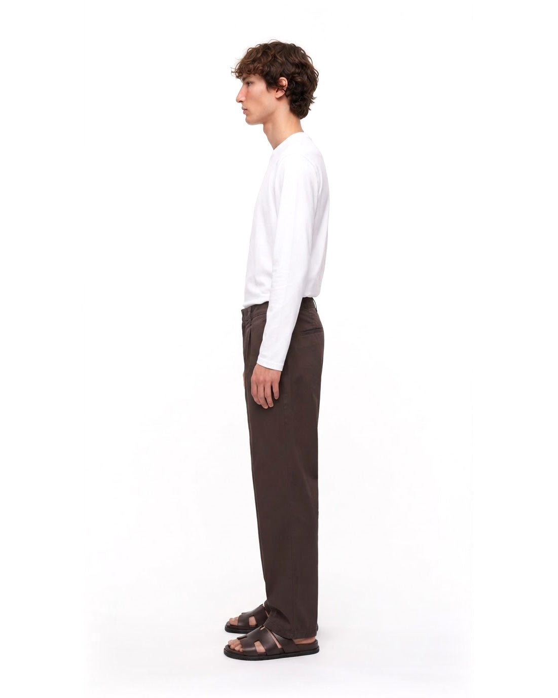 Ensemble T-shirt Manches Longues Blanc & Pantalon Marron + Sandales