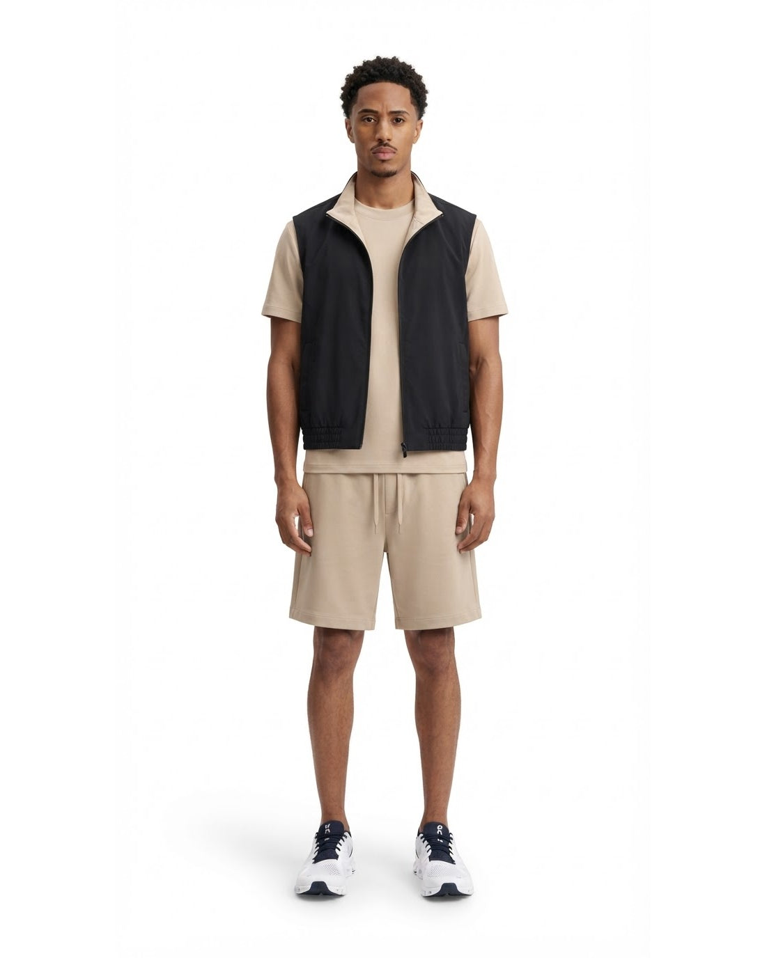 Ensemble Gilet Sans Manches Marine & Short Beige + Baskets