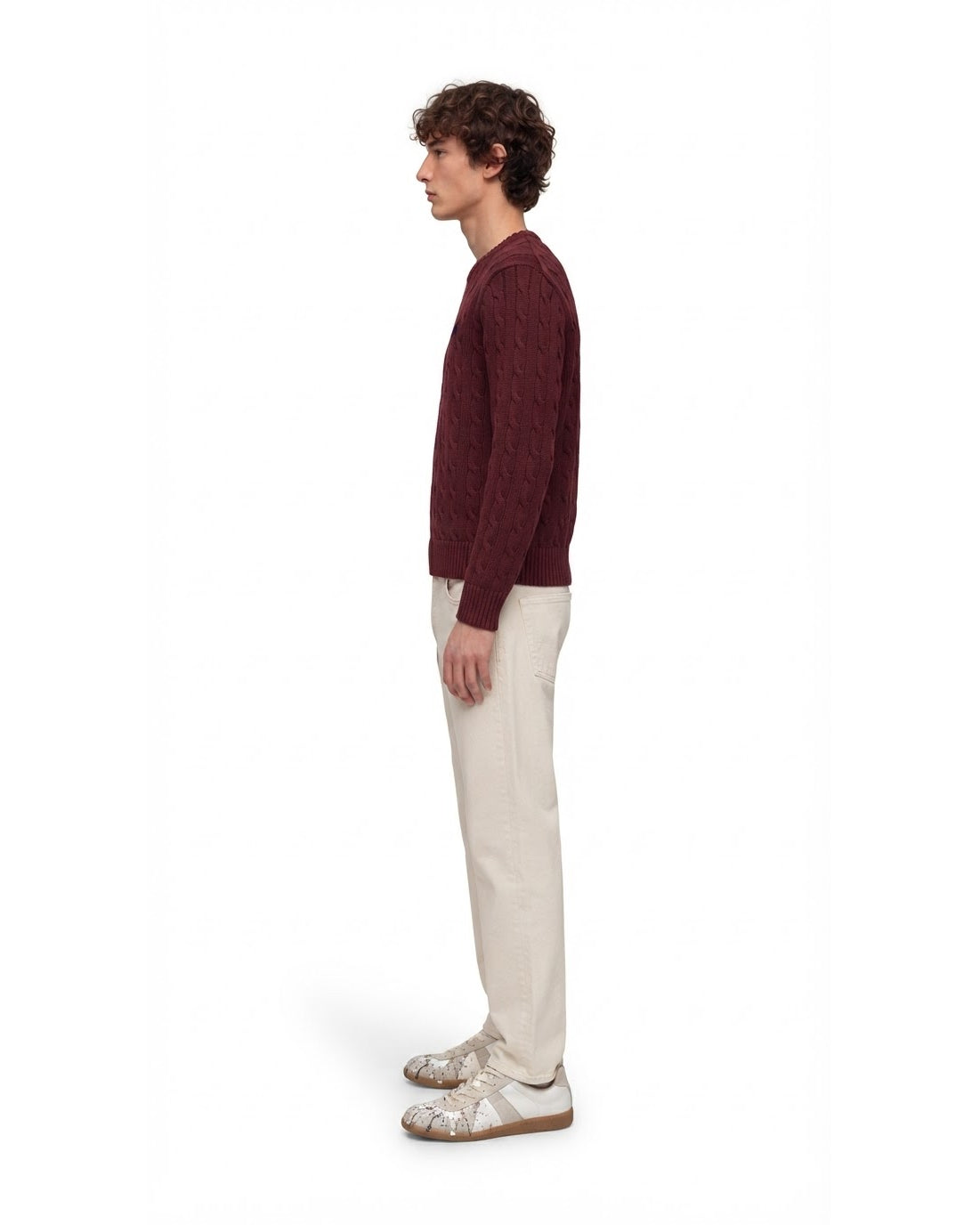 Ensemble Pull Torsadé Bordeaux & Pantalon Écru + Baskets