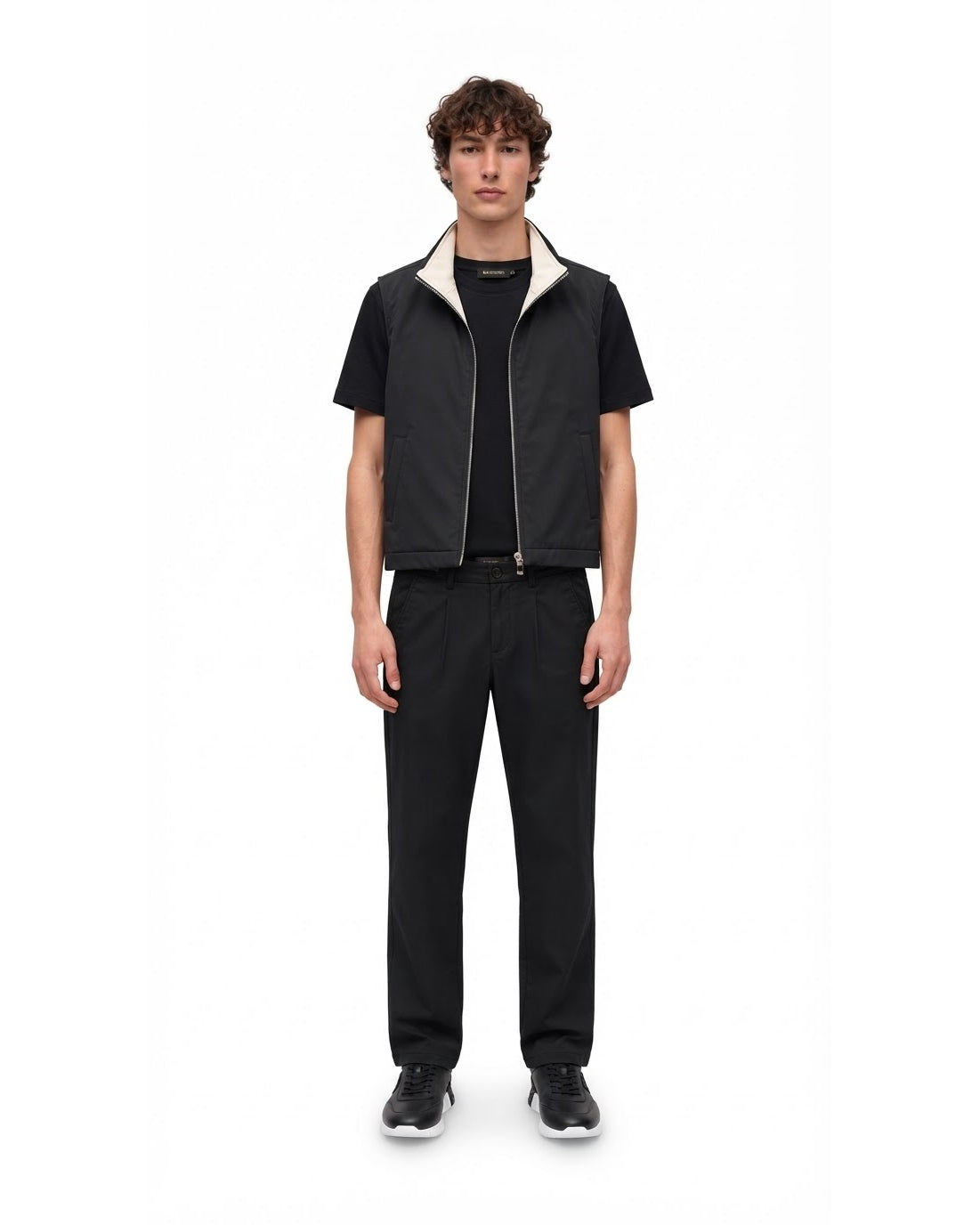 Ensemble Gilet Sans Manches Noir & Pantalon Noir + Baskets