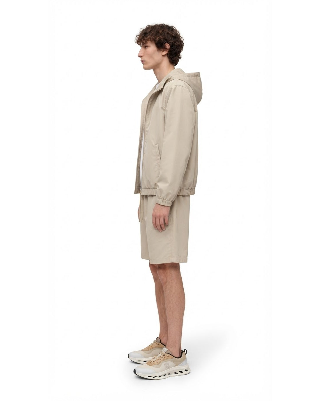 Ensemble Veste à Capuche Beige & Short Beige + Baskets