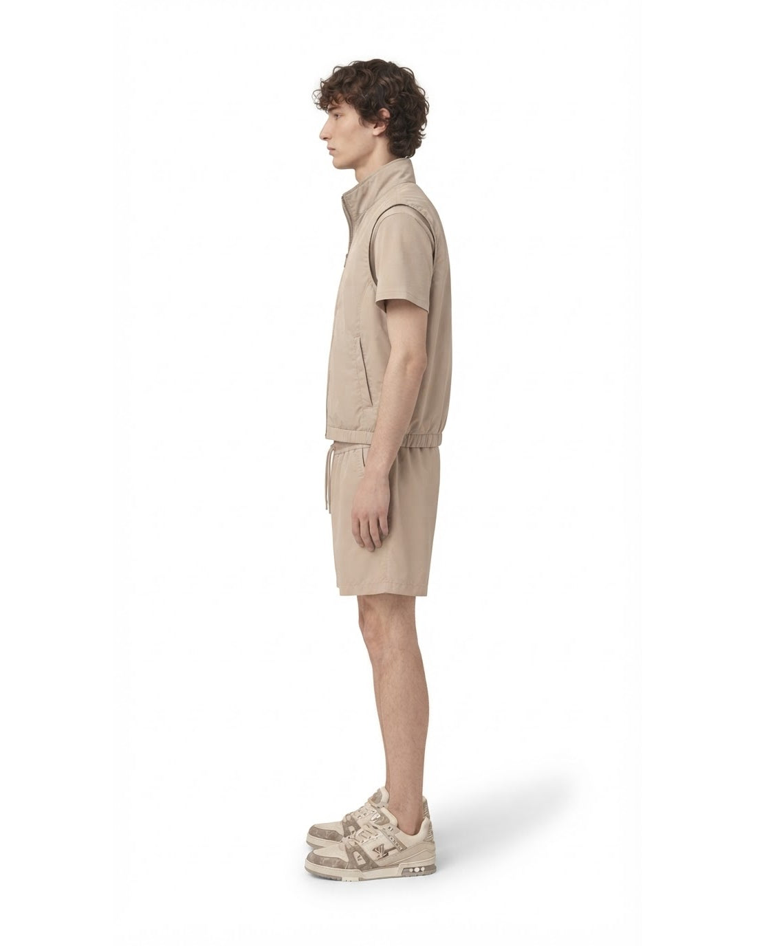 Ensemble Chemise Zippée Manches Courtes Beige & Short Beige + Baskets