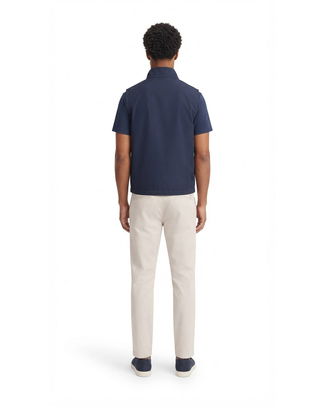 Ensemble Chemise Zippée Manches Courtes Marine & Pantalon Écru + Baskets