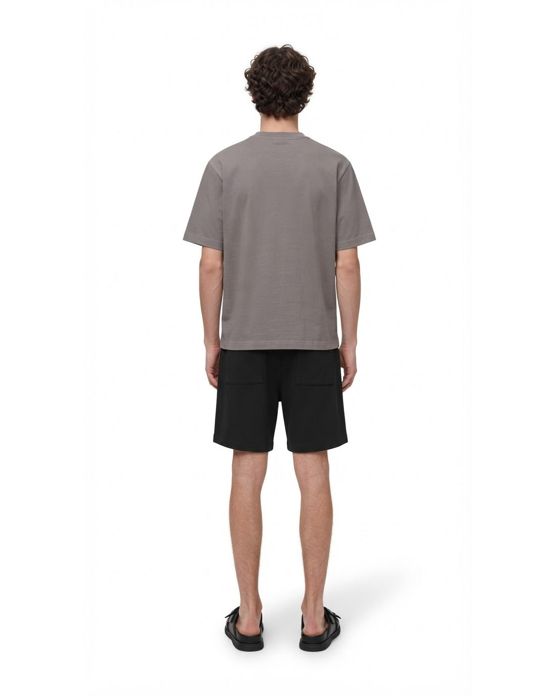 Ensemble T-shirt Gris Taupe & Short Noir + Sandales