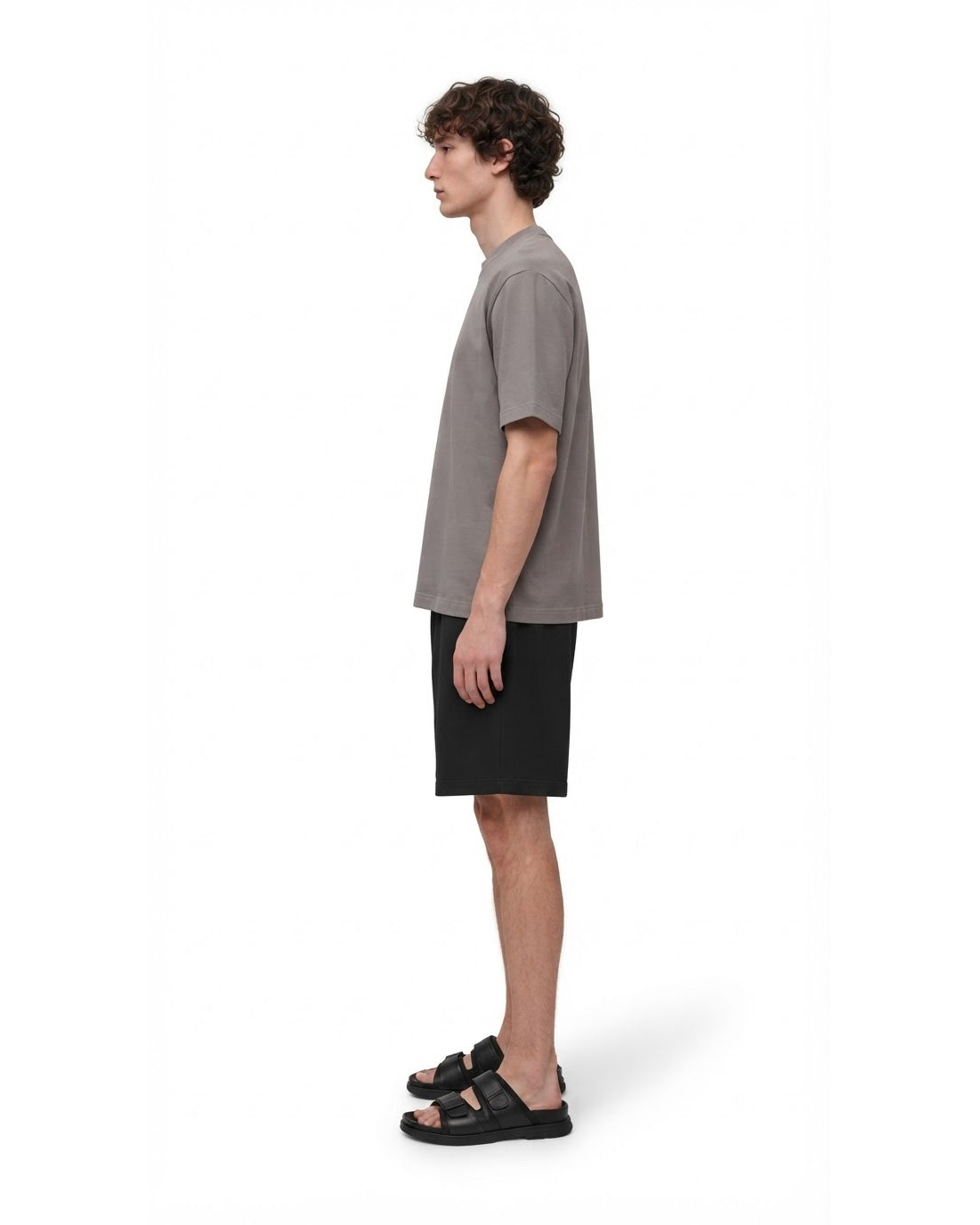 Ensemble T-shirt Gris Taupe & Short Noir + Sandales