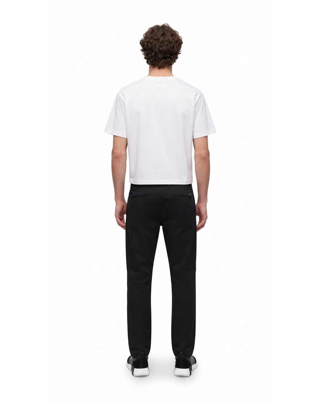 Ensemble T-shirt Blanc & Pantalon Noir + Baskets