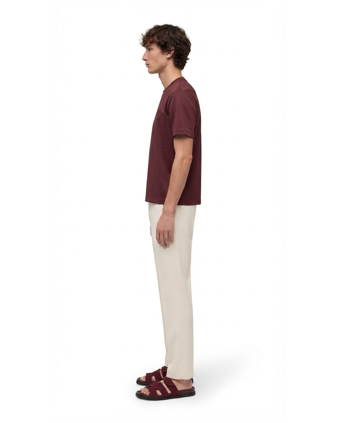 Ensemble T-shirt Bordeaux & Pantalon Écru + Sandales